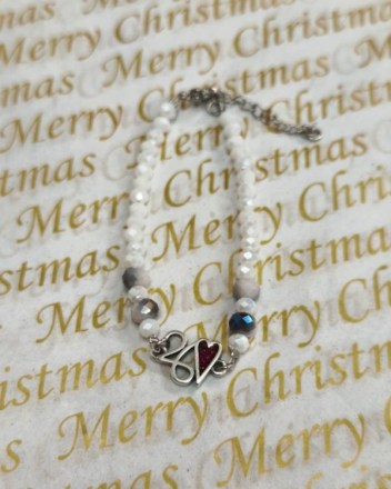 8  βραχιολι 26 καρδια λευκες (1)